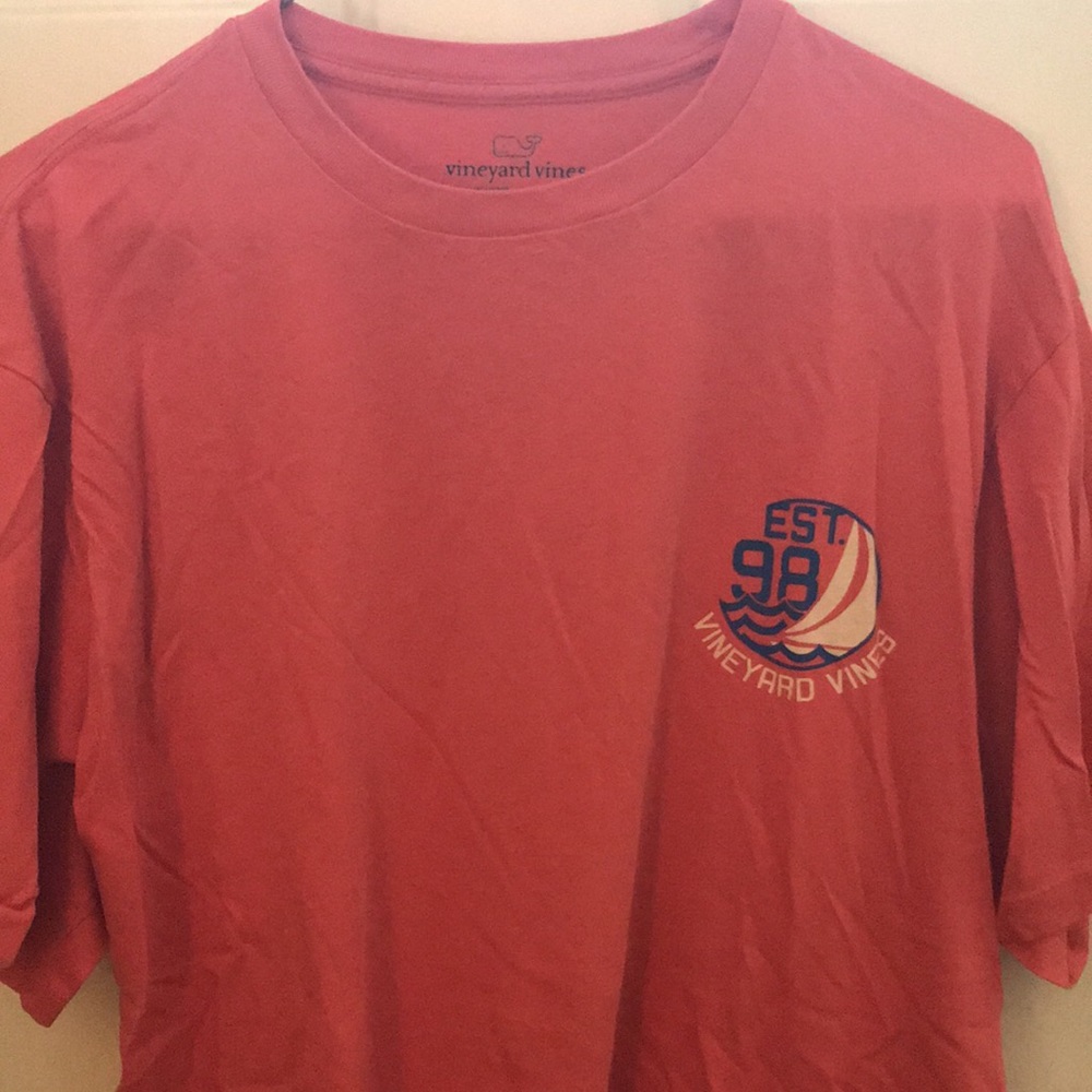 Vineyard vines graphic t shirt